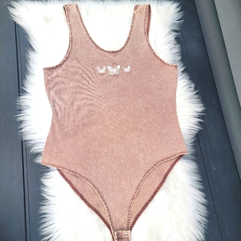 2/$20 Urban Nation Butterfly Bodysuit M